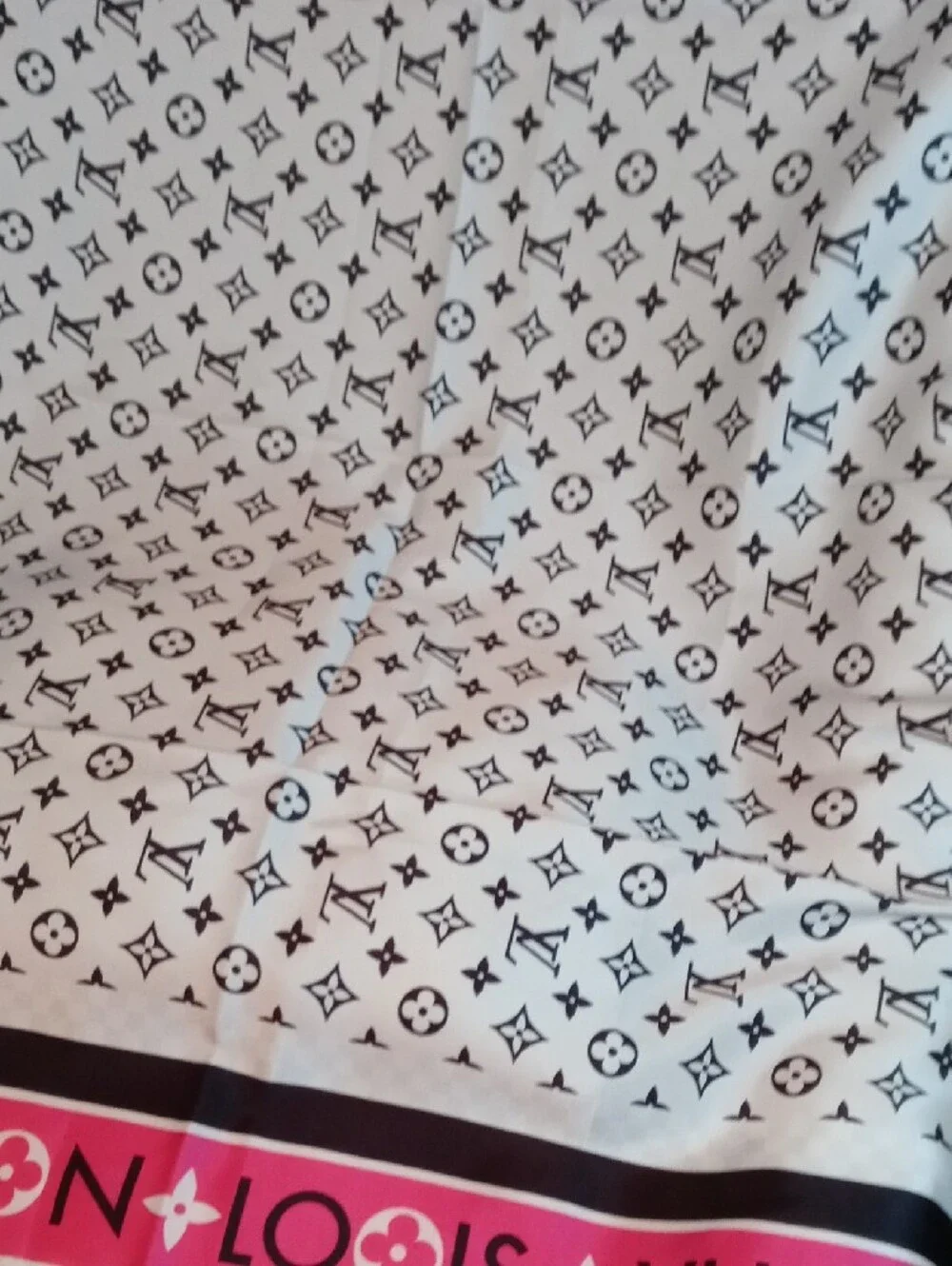 Louis Vuitton Luxury Pink and White Monogram Scarf -